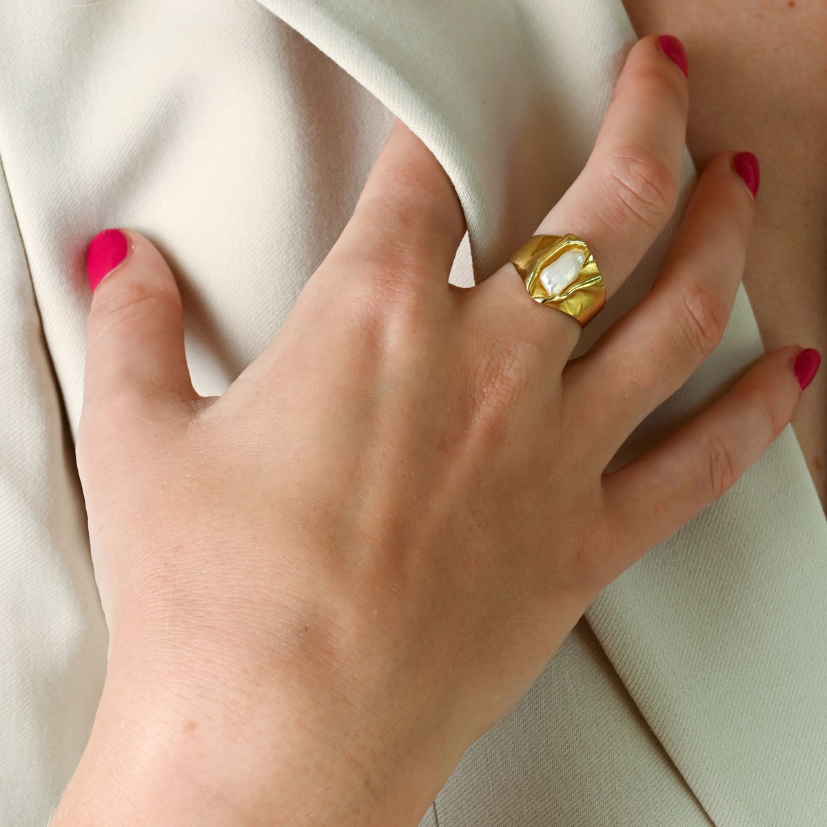 Foto van de 'The Crown' ring
