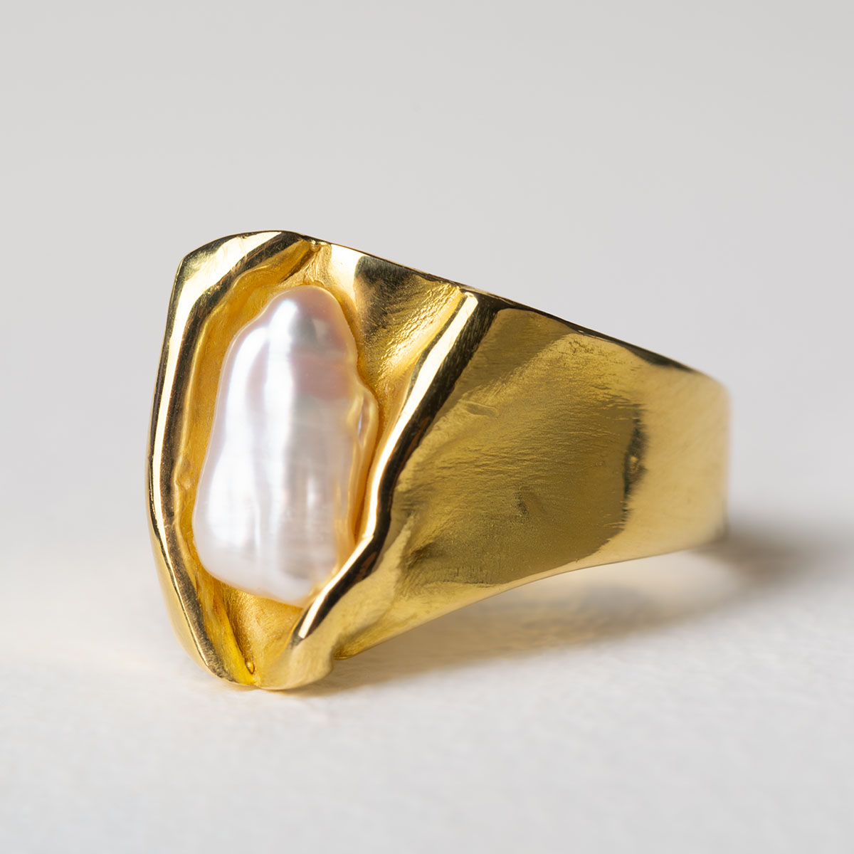 Foto van de 'The Crown' ring