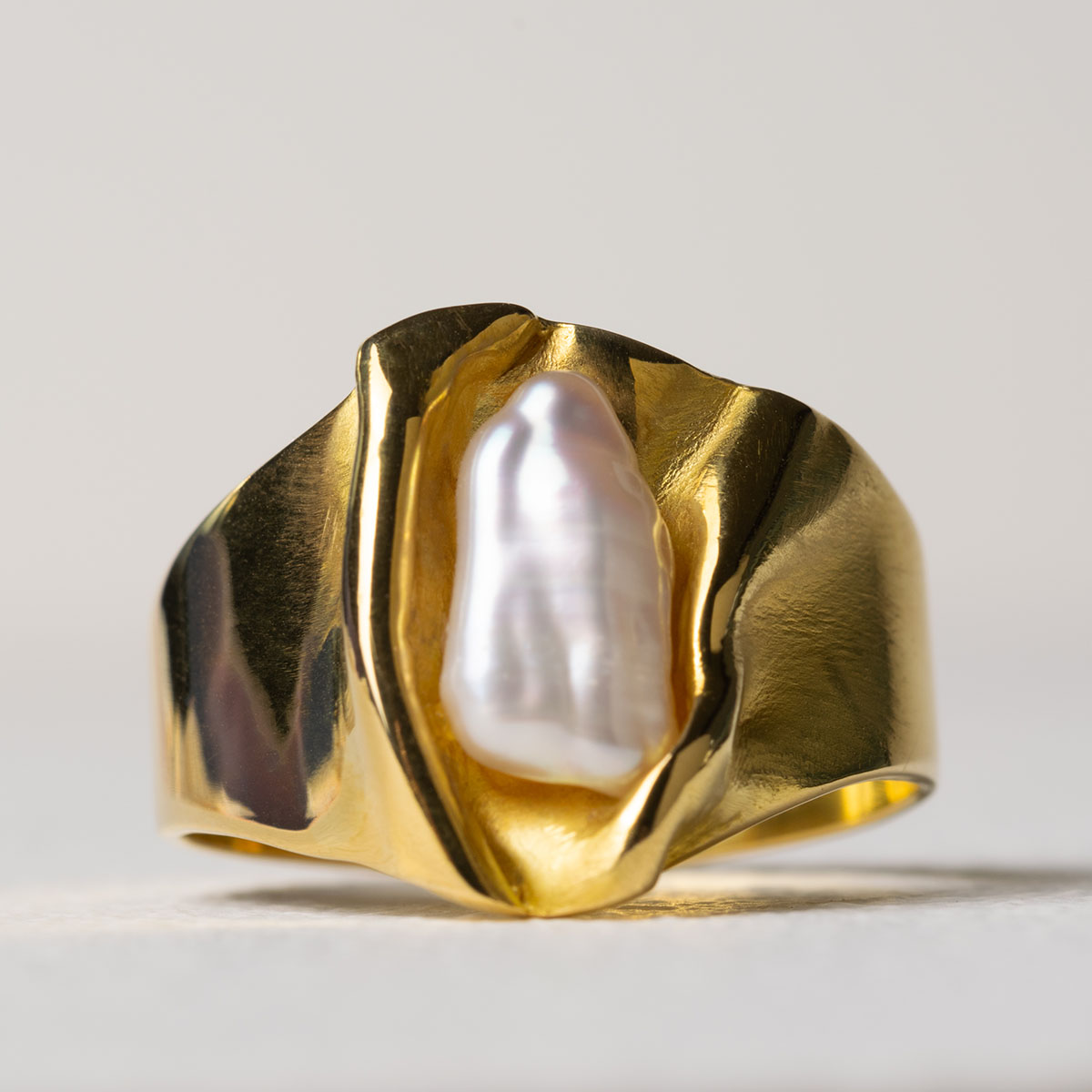 Foto van de 'The Crown' ring