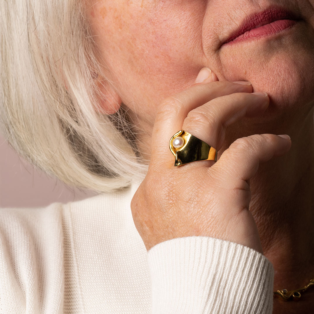 Foto van de 'The Golden Pleat' ring