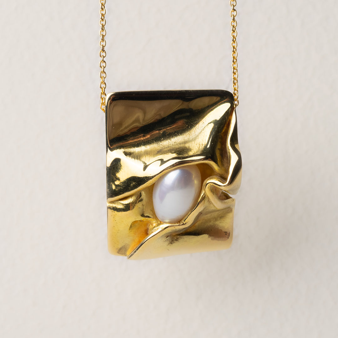 Foto van de 'The Tear' hanger
