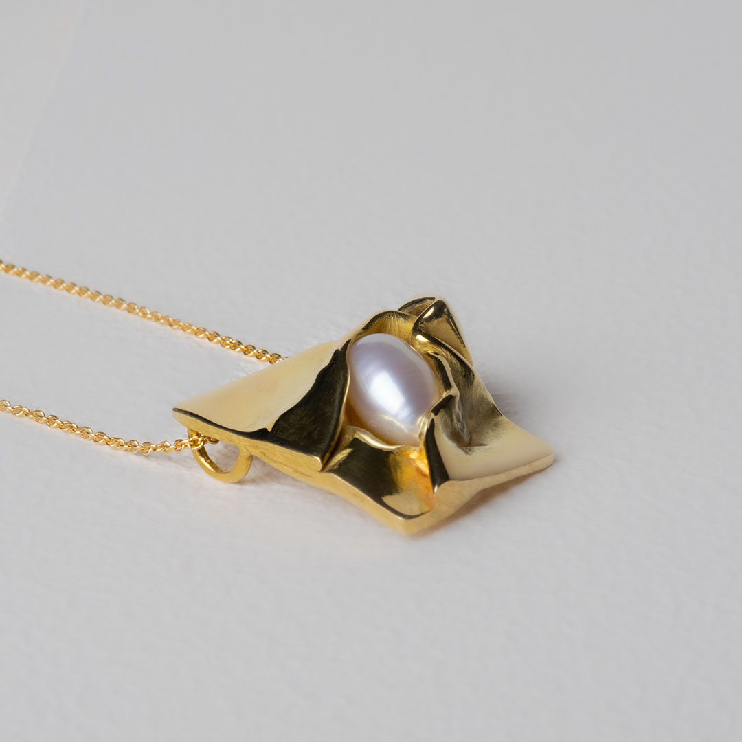 Foto van de 'The Tear' hanger